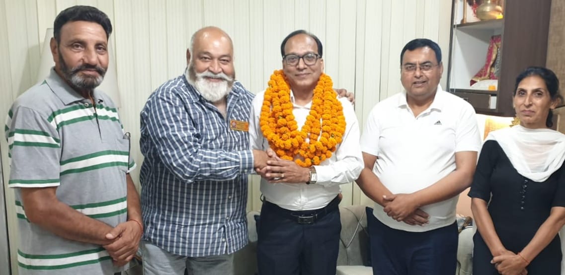 The meeting of Alliance Club Hoshiarpur Unique was held under the chairmanship of Alliance Advocate S.P. Rana.
